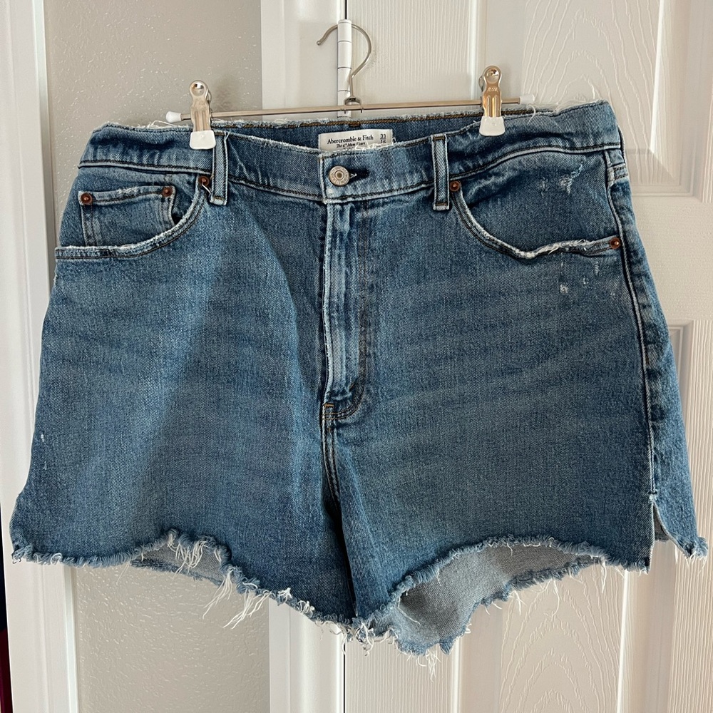 Abercrombie & Fitch Curve Love 4" Mom Short High Rise